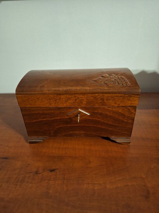 Drewniana szkatułka