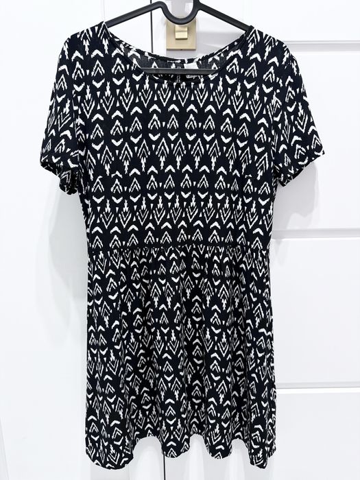 Sukienka czarna w białe azteckie wzory 100% wiskoza H&M