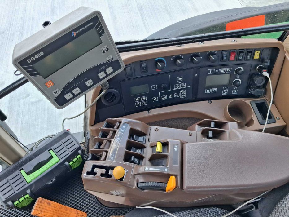 John Deere 8430