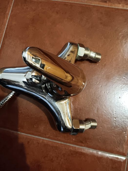 Torneira de banheira com chuveiro de mão e mangueira nova