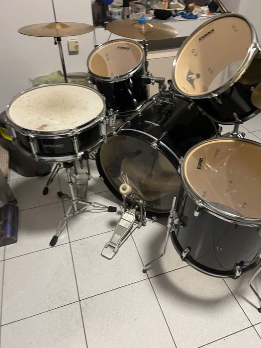 Perkusja akustyczna + talerze Paiste