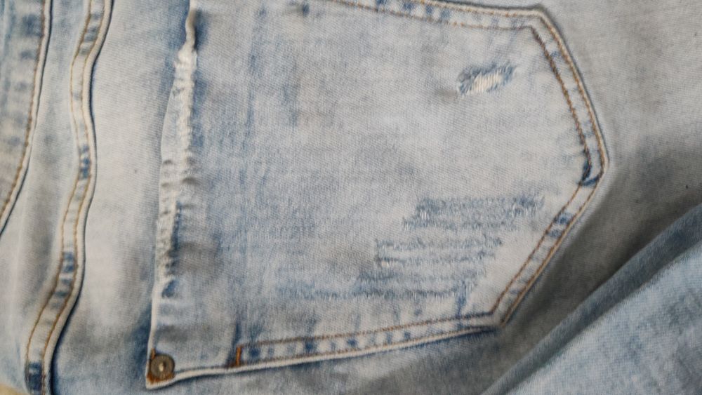Jeansy przecierane denim Reserved rozm 38