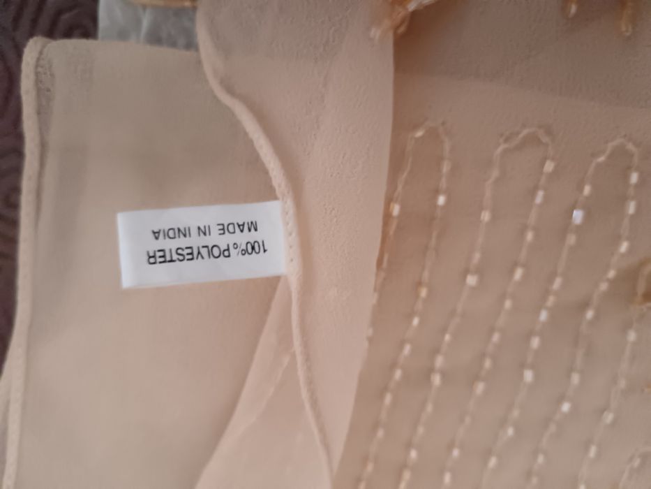 Conjunto de echarpe e bolsa
É nova, mas não se reparou e uma alça teve