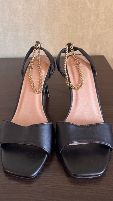 Чорні Босоніжки New look