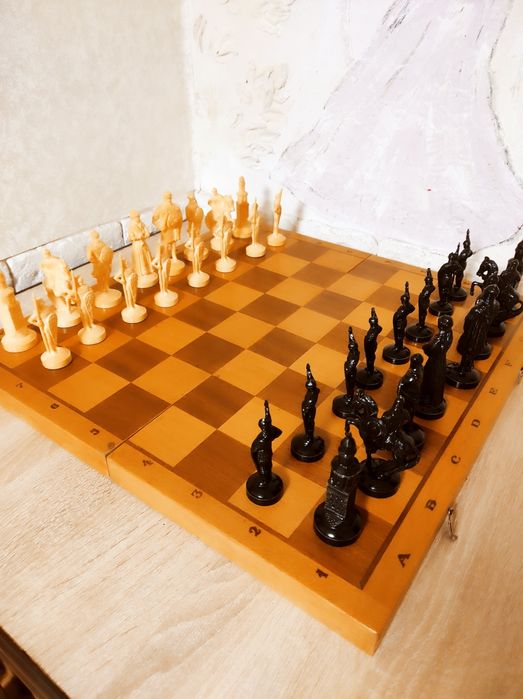 Продам шахматы .