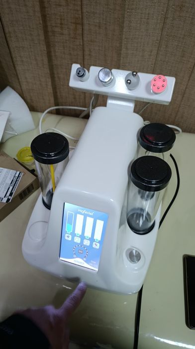 Косметологический комбайн: гидропилинг, скрабер, микротоки