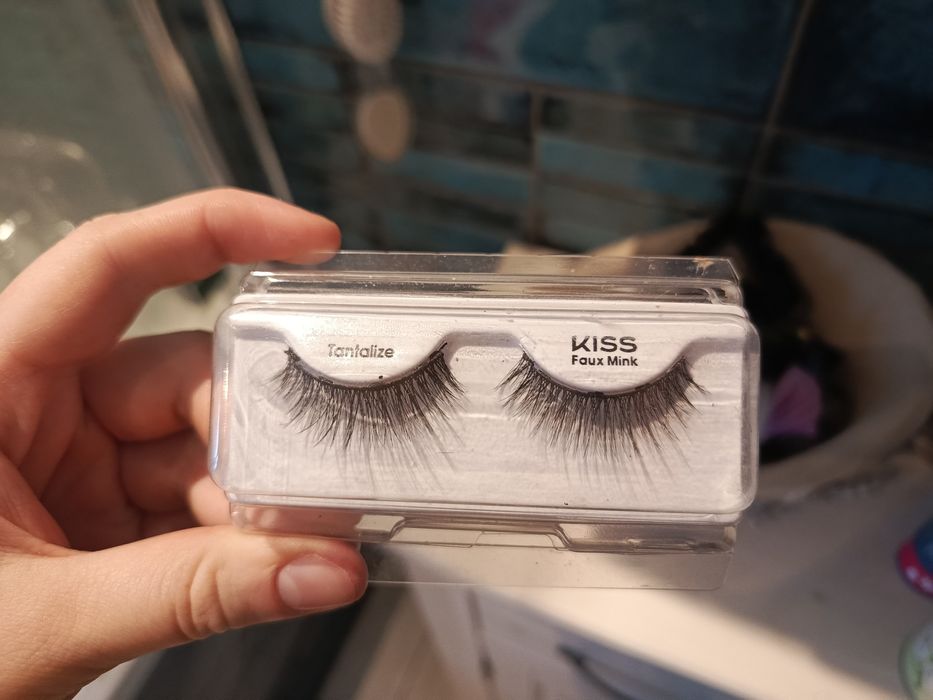 Rzęsy magnetyczne sztuczne doklejane czarne marka kiss