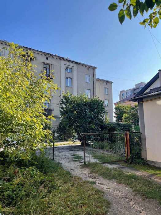 Продаж 1-кімнатної квартири у ближньому центрі Львова — вул. Бортнянського