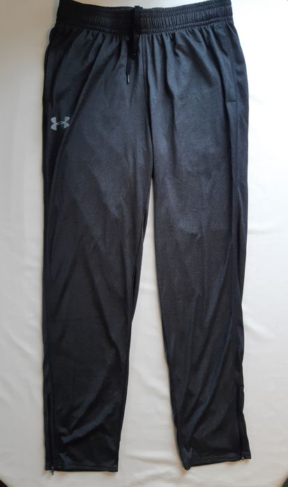 Спортивні штани бренду Under Armour.