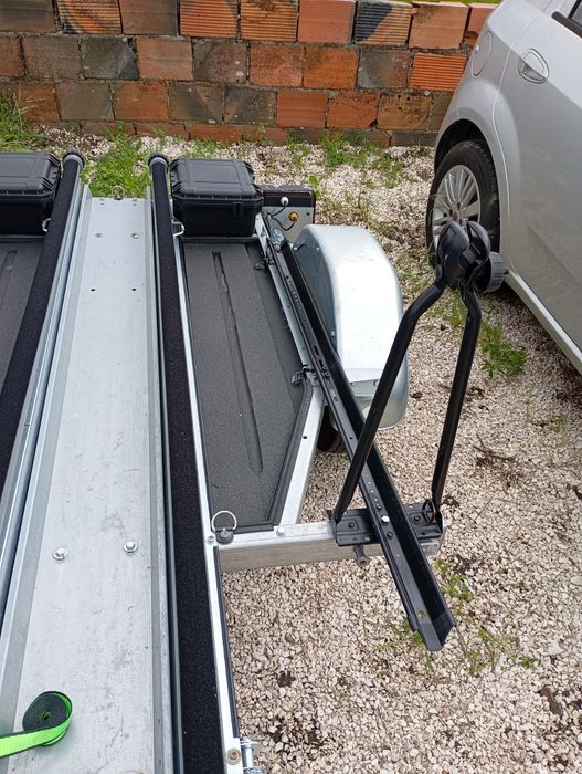 Atrelado para transporte de kayak