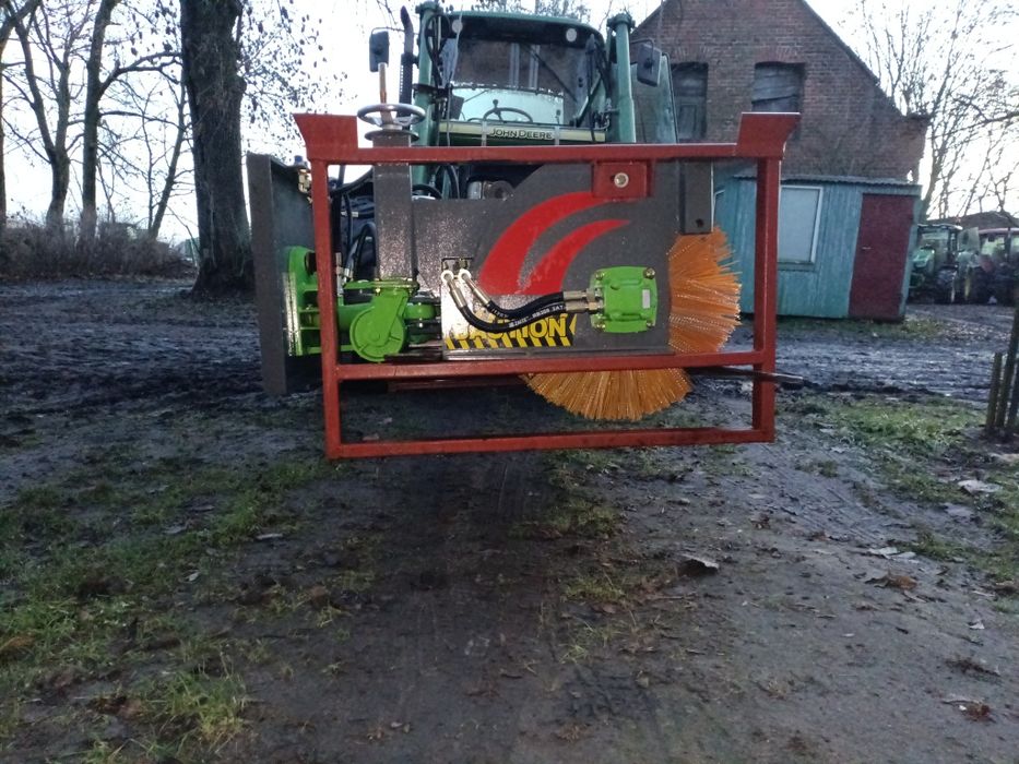 Zamiatarka szczotka do ładowarki napęd hydrauliczny i sterowa na boki