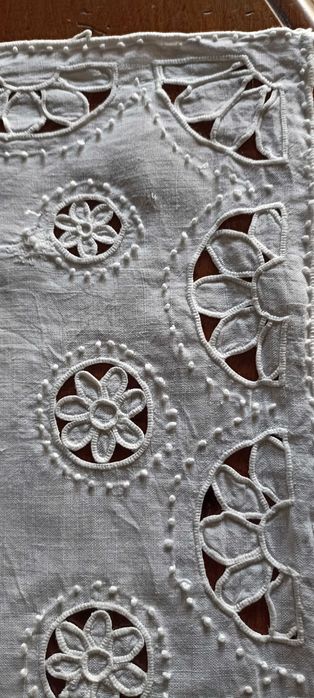 Toalha de linho bordada