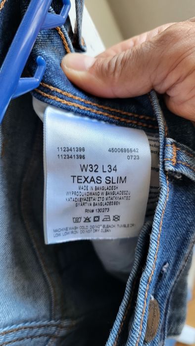 Vendo 2 peças de roupa Levis, Wrangler