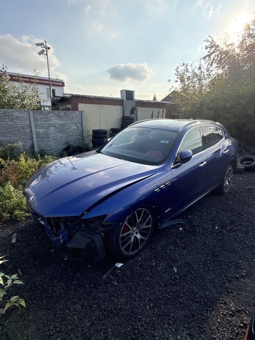 Maserati levante gransport sq4 430km odpala jeżdzi czerwony środek