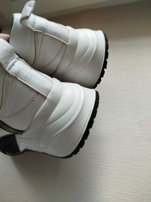 Шкіряні кросівки жіночі 40-41