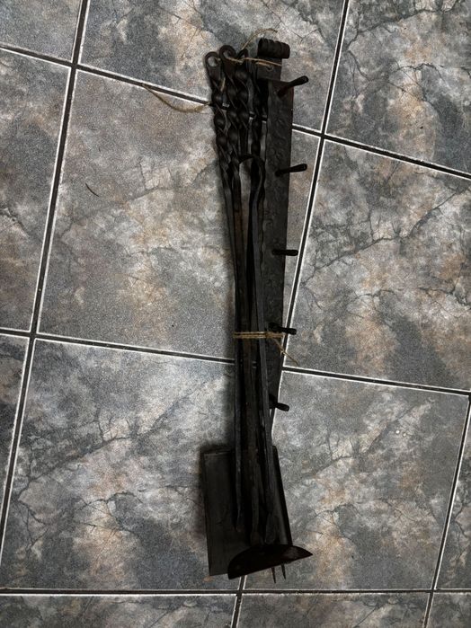 Zestaw do kominka z wieszakiem szufelka pogrzebacz itp