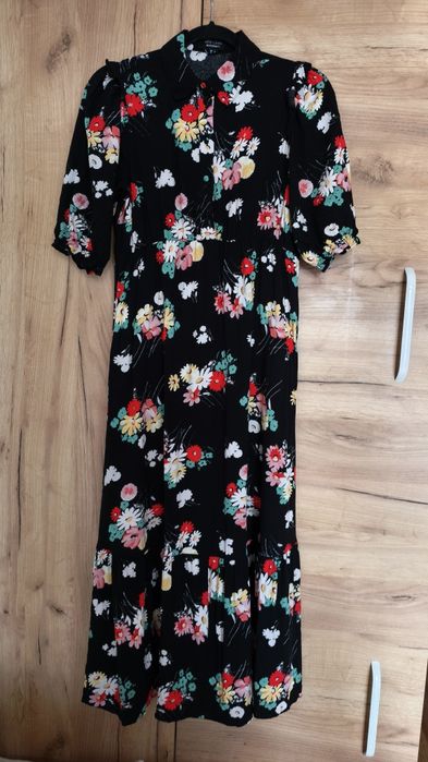 Czarna długa sukienka maxi new look wiosenna