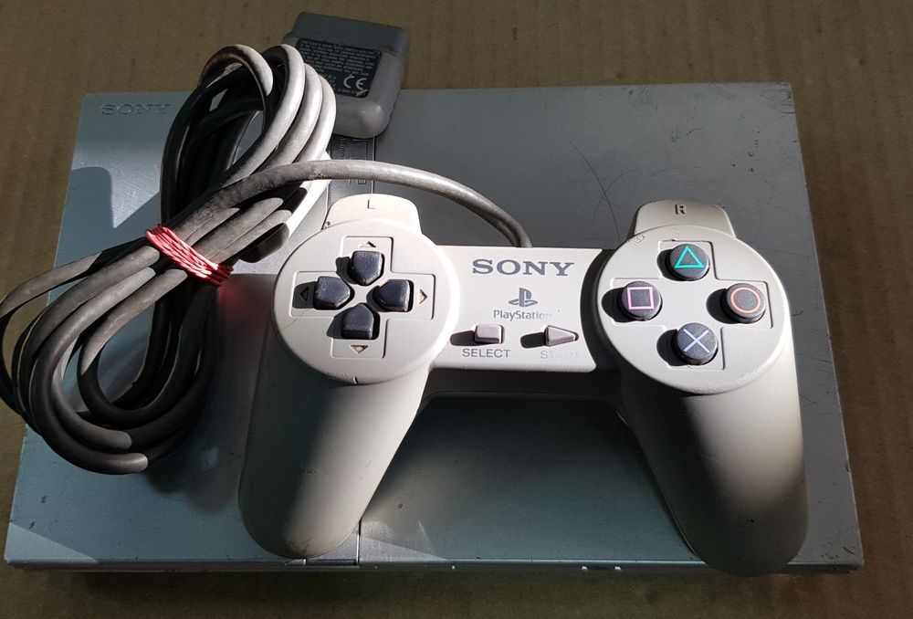 Sony PlayStation 2 (model SCPH-70004)