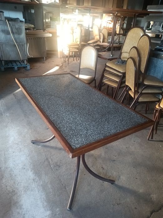 Mesas e cadeiras de restaurante