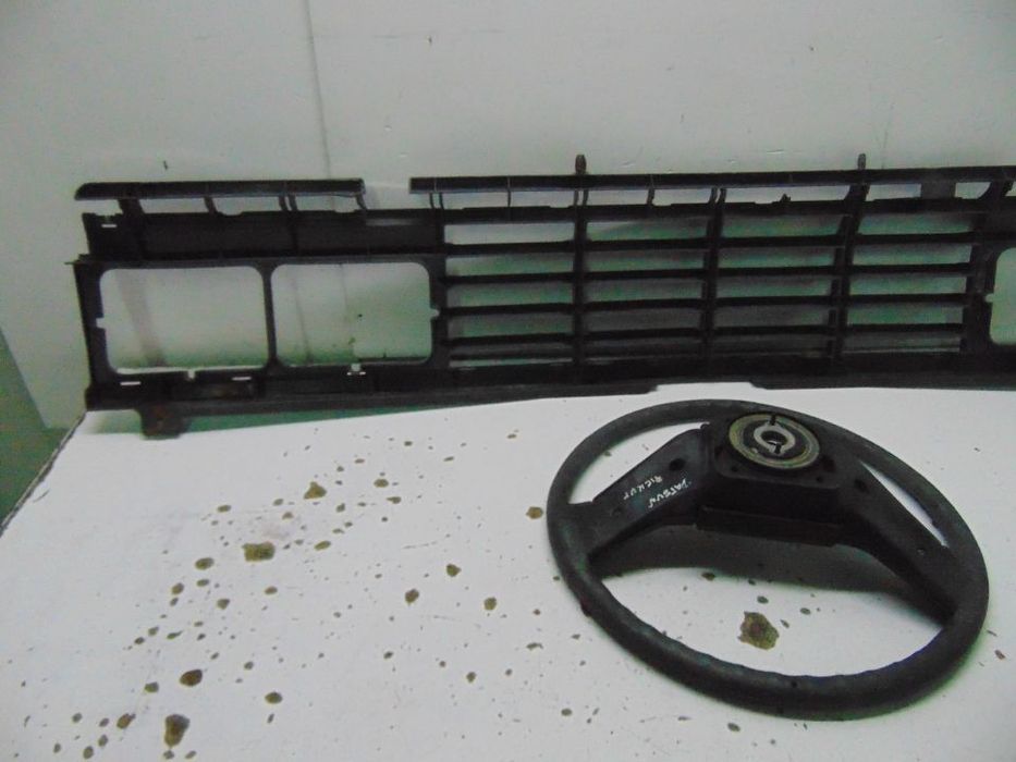 Datsun Pick Up grelha frontal / volante