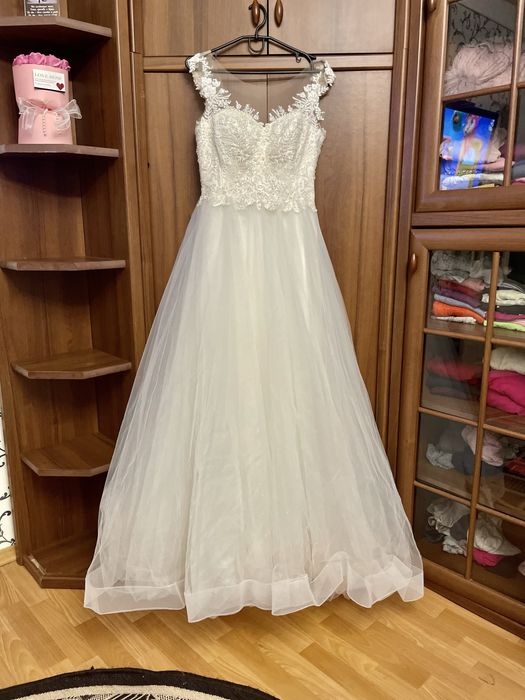 Весільна сукня ,айворі, пишна.Amore Novias.