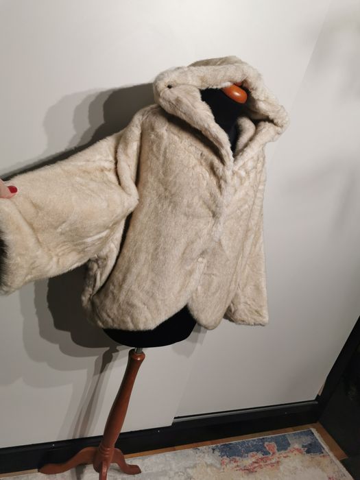 kurtka  z kapturem sztuczne norki kremowa/beżowa  M/L