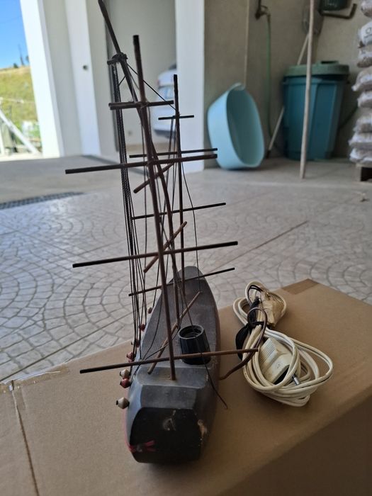 Candeeiro barco muito antigo