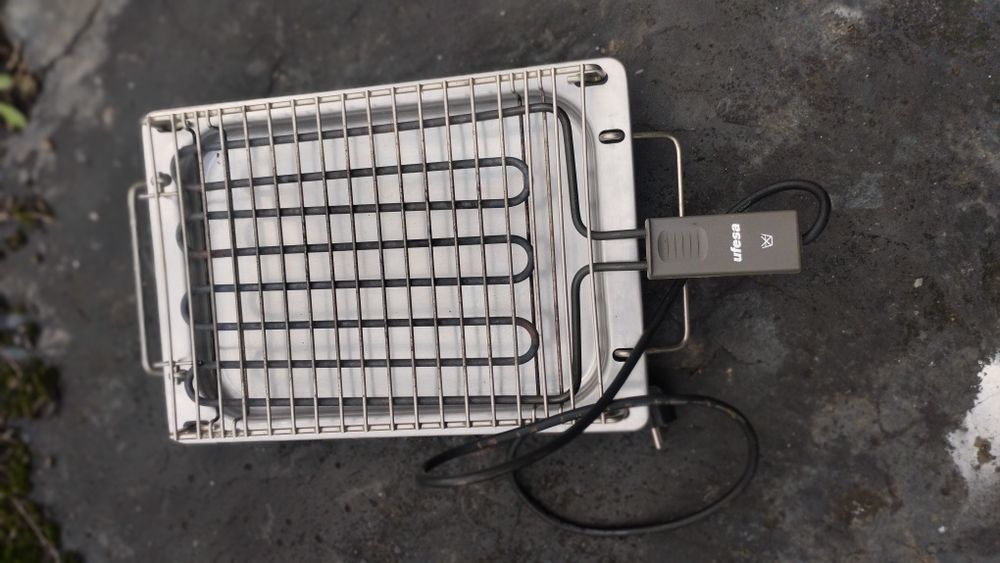 Grelhador elétrico marca ufesa como novo
