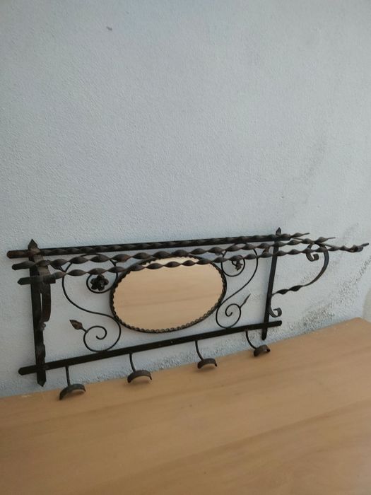 Cabide de parede vintage em ferro.