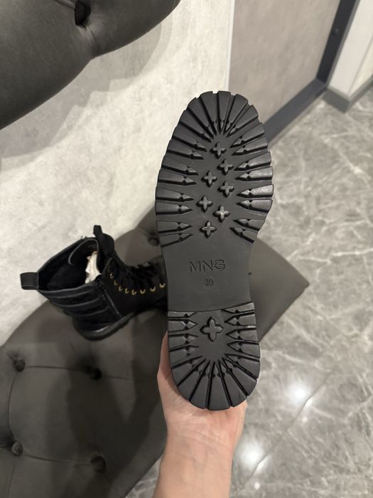 Продам шкіряні ботинки Манго