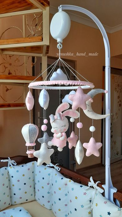 Мобіль для дівчинки ручної роботи