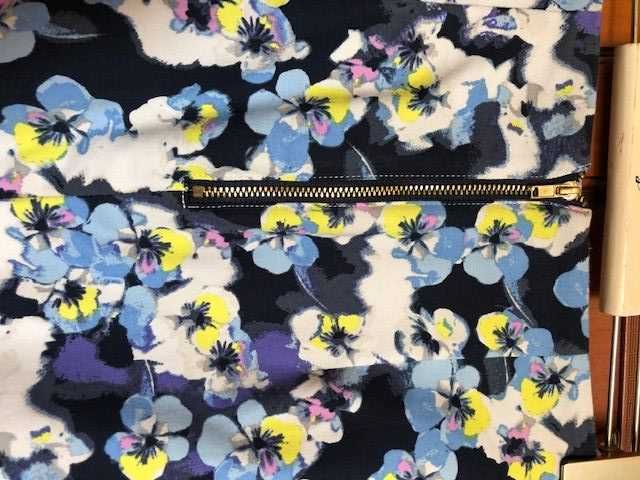 New Look ołówkowa spódnica w bratki w rozm.XS