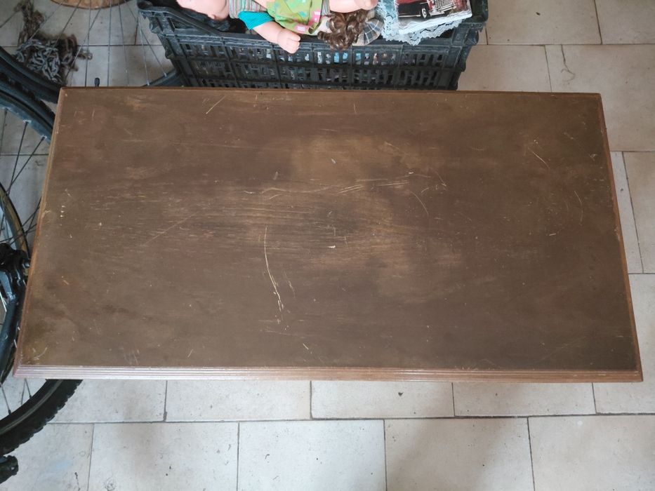 Mesinha antiga de madeira para sala de estar