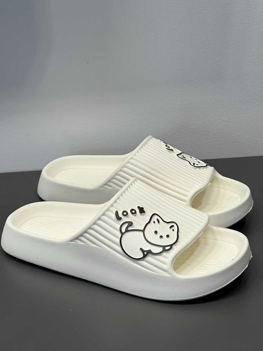 Шлепанцы женские, белые , очень красивые и удобные