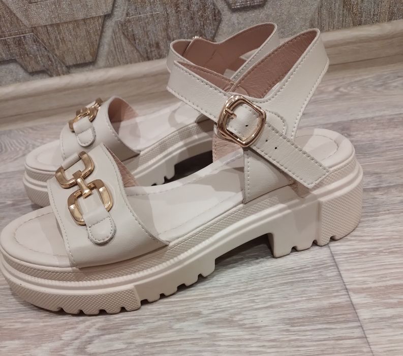 Босоніжки жіночі,бежеві