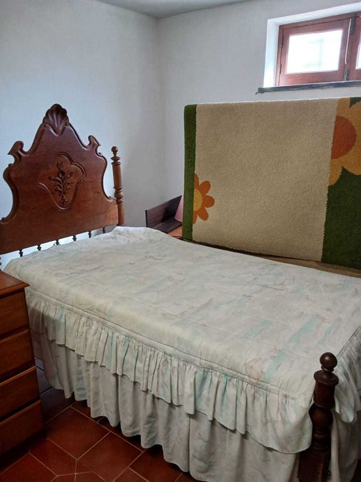 Cama em madeira maciça