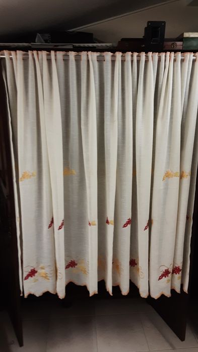 Cortina para cozinha  bordada