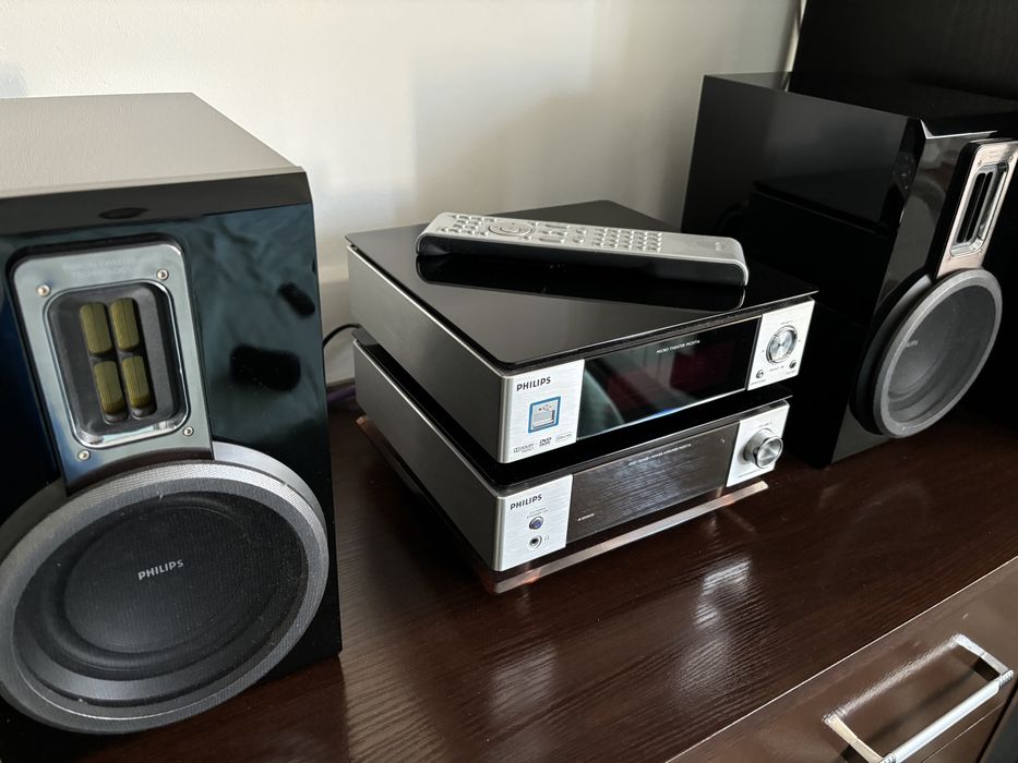 Miniwieża Philips MCD 716 stan perfekcyjny CD/DVD/mp3 oraz winda led