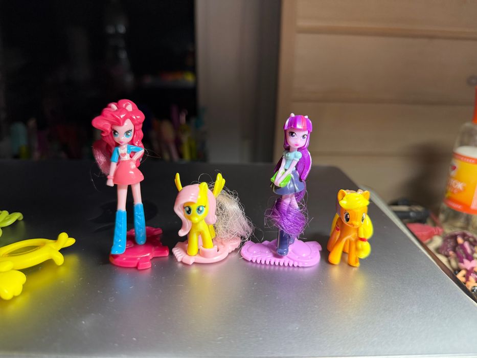 Фігурки та іграшки з Кіндера