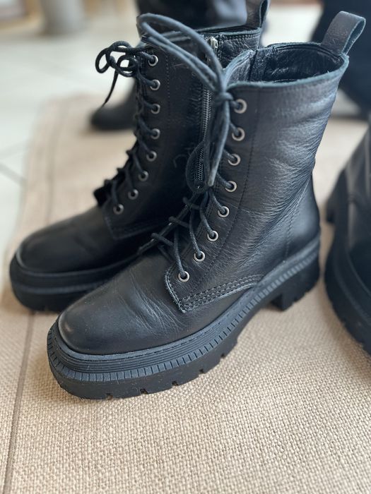 Дуже гарне шкіряне взуття в ідеальному стані