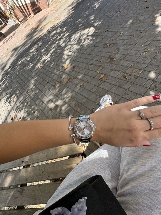 Годинник  Guess(состояние идеал)