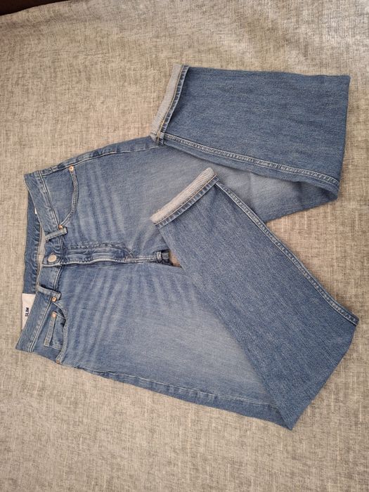 Модний джинсовий одяг в хорошому стані