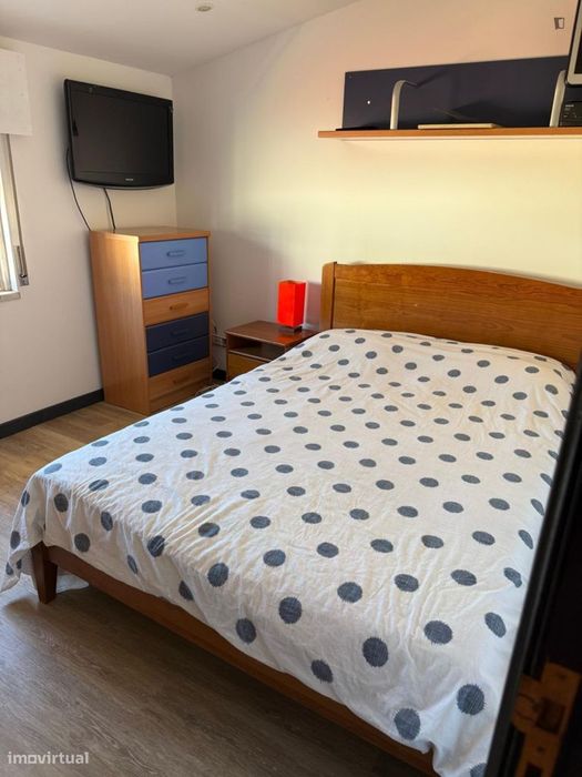 Quarto - localizado em Carcavelos Lisbon