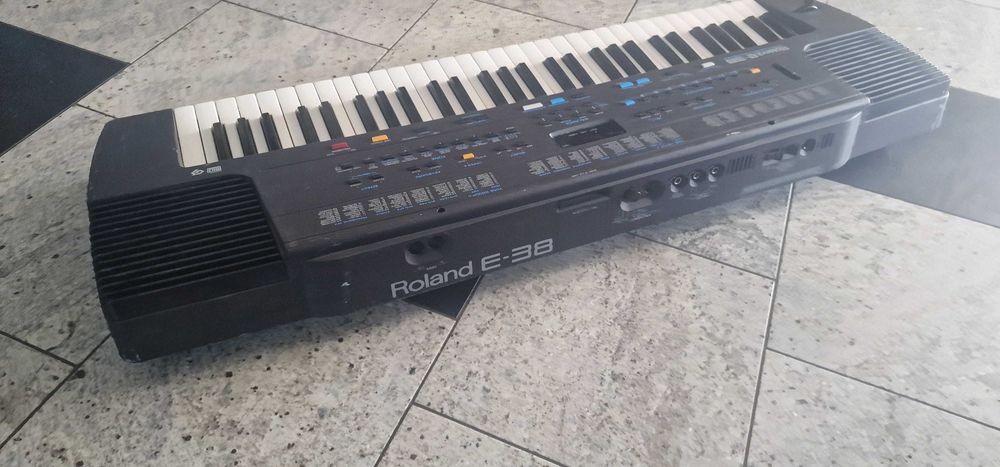 Roland e38 keyboard E