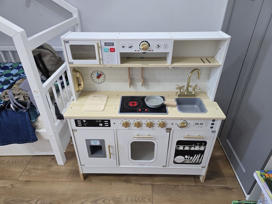 Interaktywna drewniana kuchnia