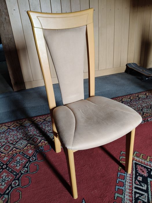 krzesła w dobrymi stanie