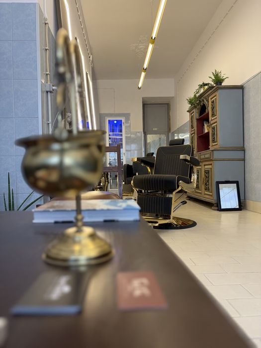 CADEIRA / POSTO DE TRABALHO PARA ALUGAR – Cabeleireira ou Barbeira | Alcantara, LISBOA