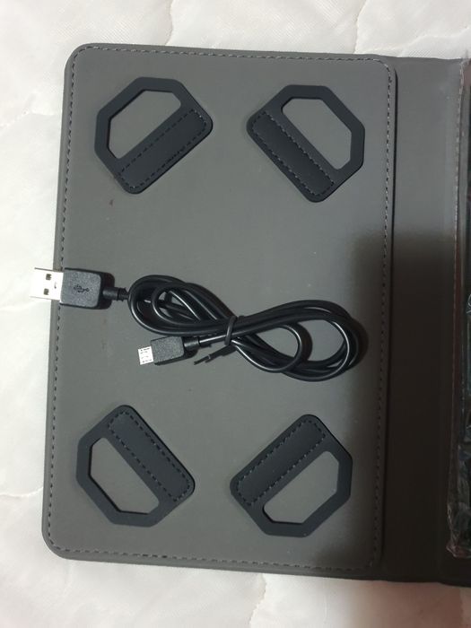 Capa com teclado para tablet nova