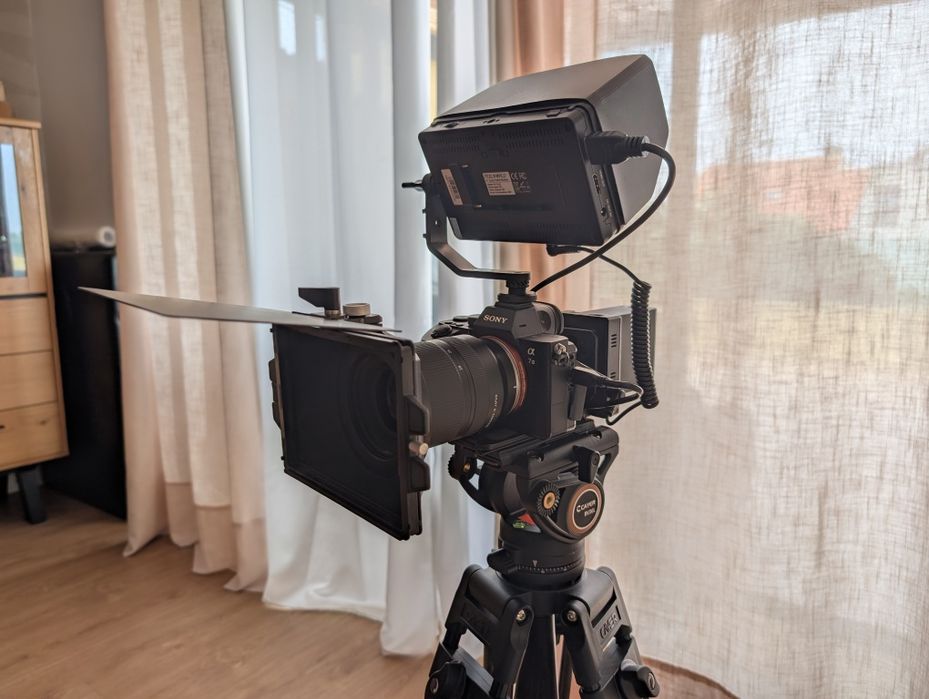Kit PRO Video Sony A7iii + Lente + Tripé + Rig