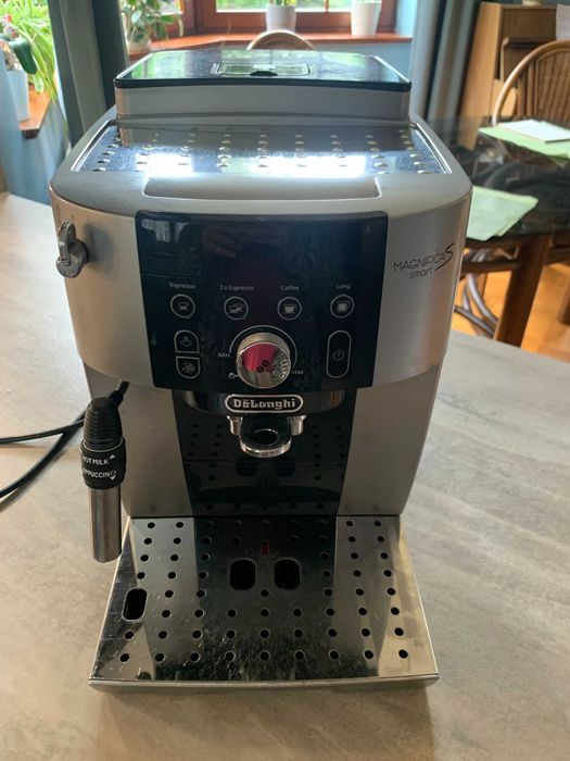 Ekspres do kawy delonghi magnifica s smart